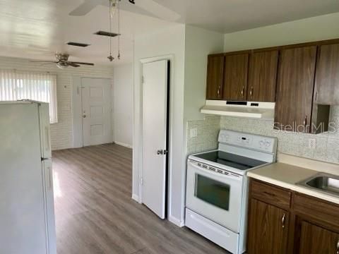 В аренду: $1,295 (2 спален, 1 ванн, 702 Квадратных фут)