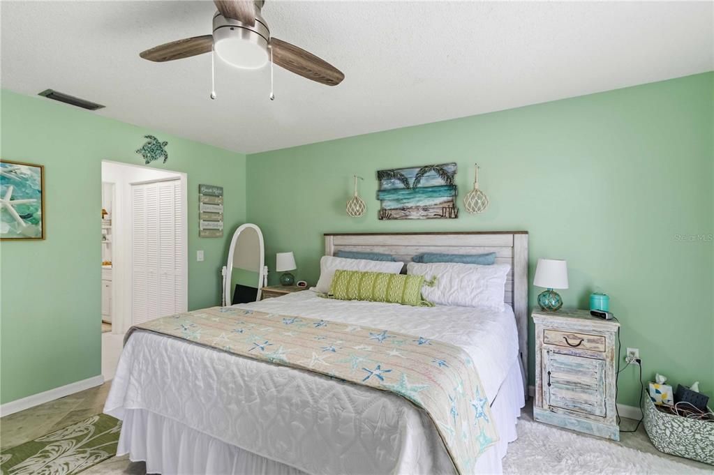For Sale: $255,000 (2 beds, 2 baths, 1127 Square Feet)