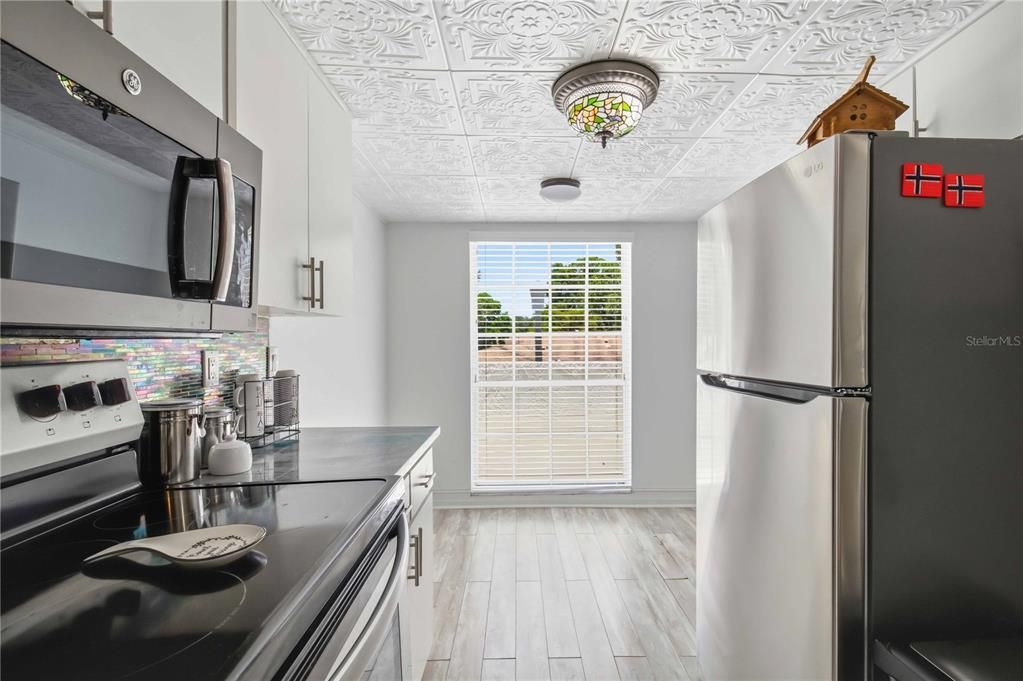 For Sale: $255,000 (2 beds, 2 baths, 1127 Square Feet)