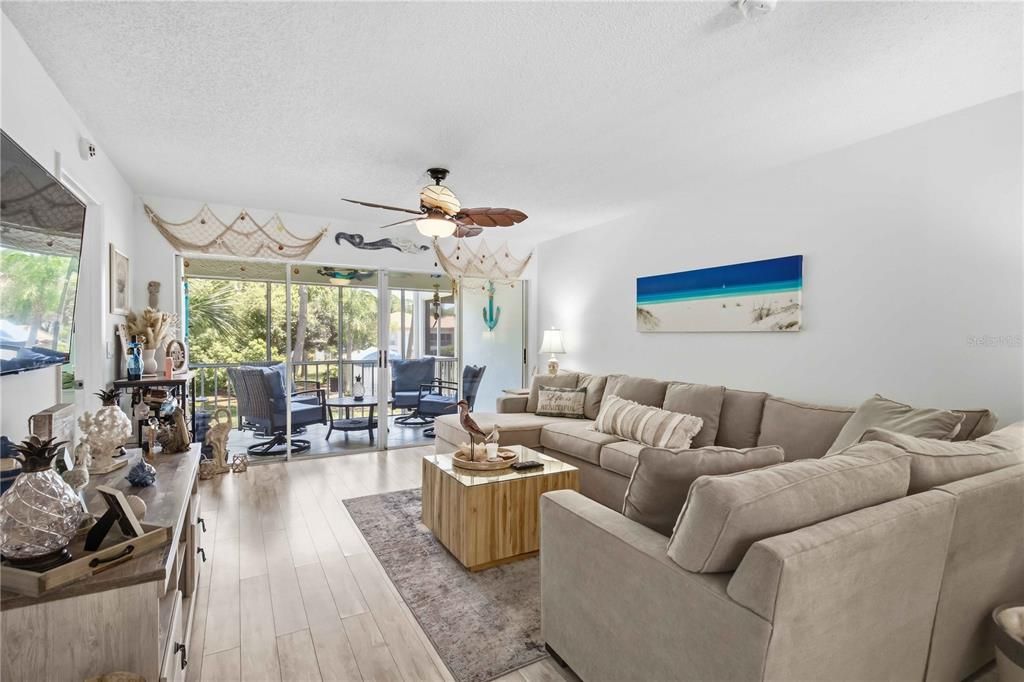 For Sale: $255,000 (2 beds, 2 baths, 1127 Square Feet)