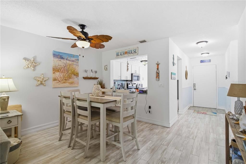 For Sale: $255,000 (2 beds, 2 baths, 1127 Square Feet)