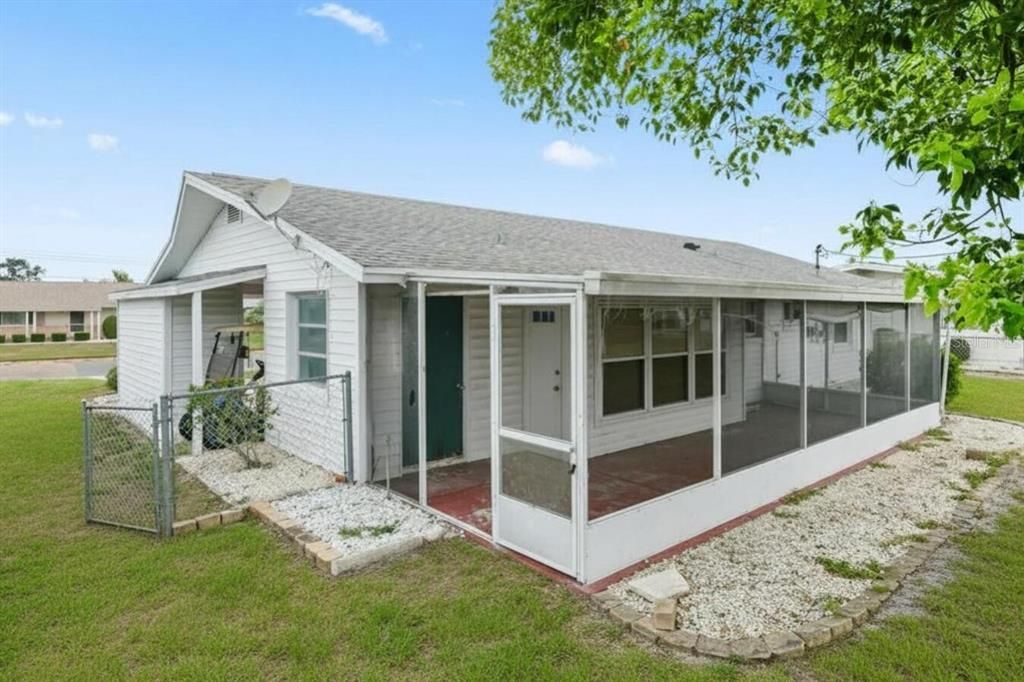 For Sale: $235,000 (2 beds, 1 baths, 1192 Square Feet)