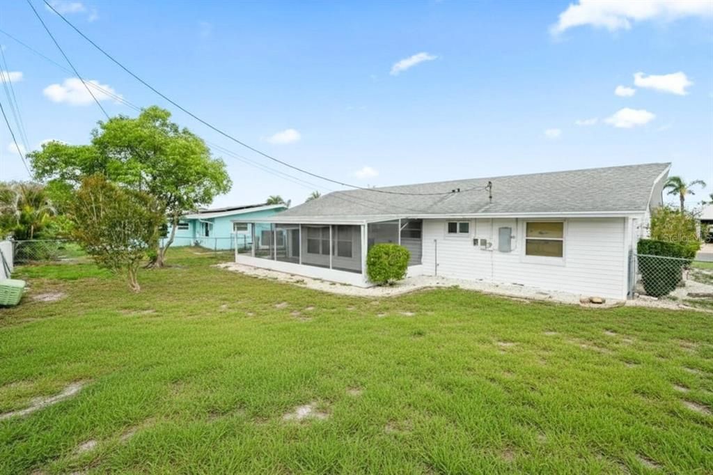 For Sale: $235,000 (2 beds, 1 baths, 1192 Square Feet)