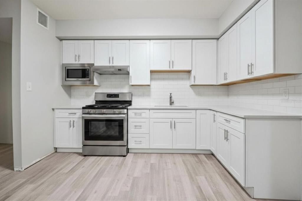 For Sale: $235,000 (2 beds, 1 baths, 1192 Square Feet)