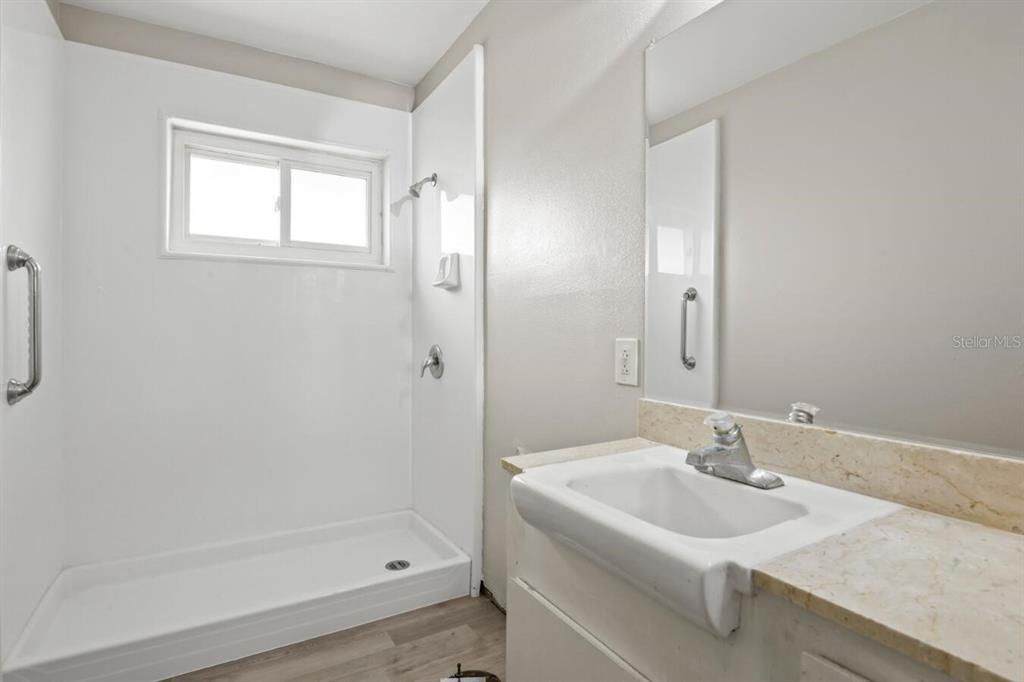 For Sale: $235,000 (2 beds, 1 baths, 1192 Square Feet)