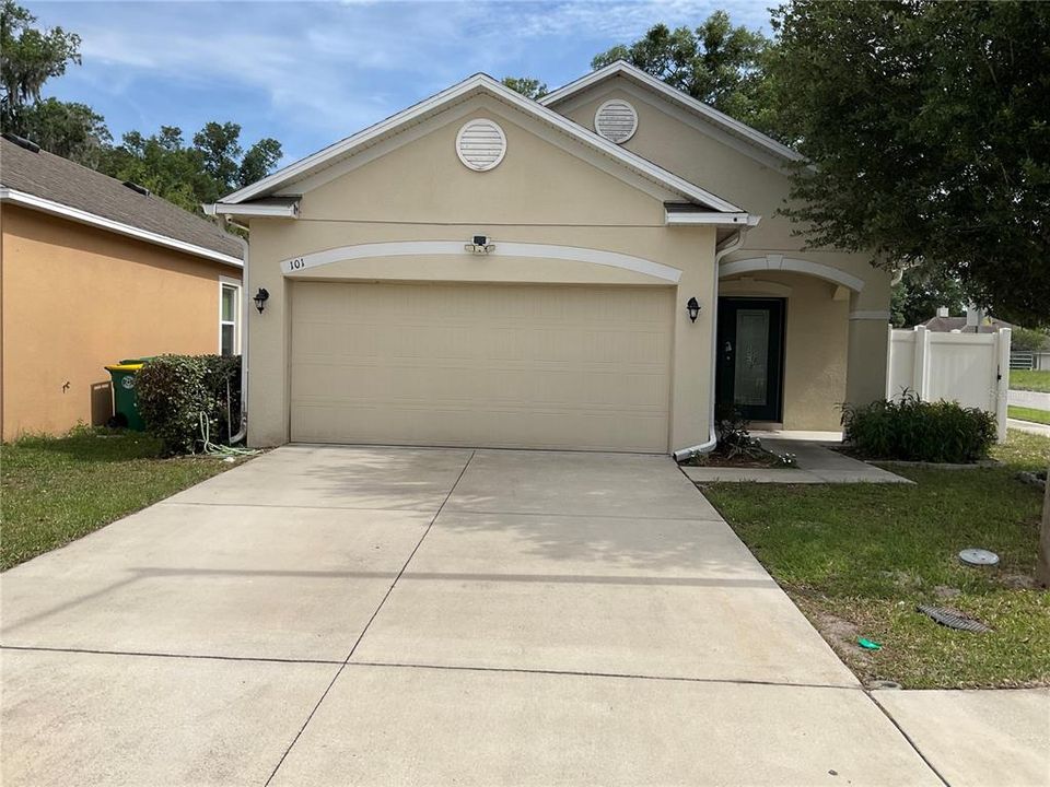 For Rent: $2,150 (3 beds, 2 baths, 1311 Square Feet)