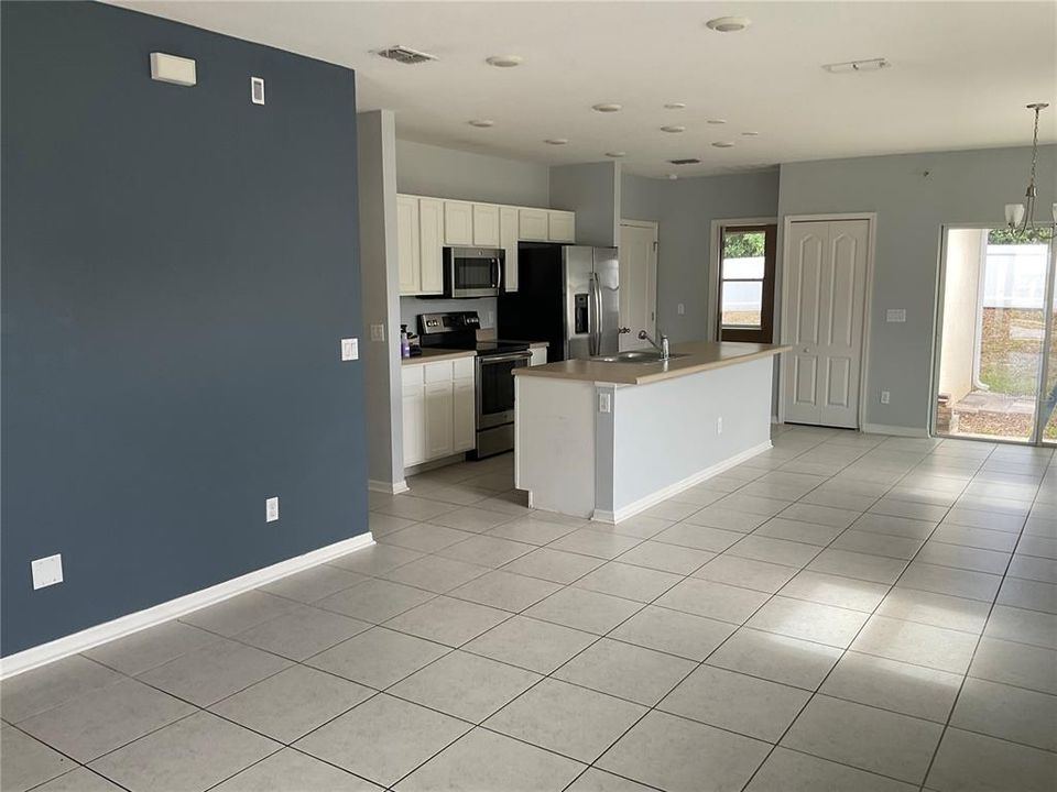 For Rent: $2,150 (3 beds, 2 baths, 1311 Square Feet)