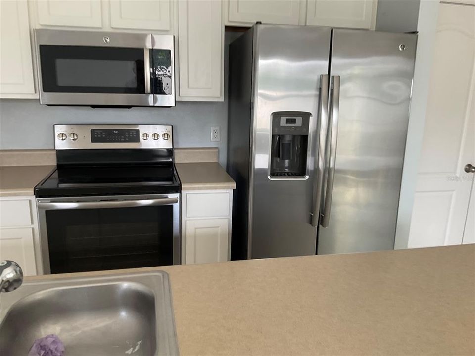 For Rent: $2,150 (3 beds, 2 baths, 1311 Square Feet)