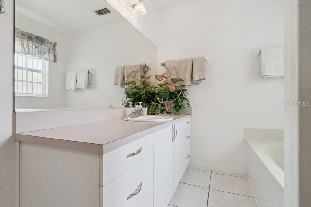 En Venta: $424,900 (3 camas, 2 baños, 1782 Pies cuadrados)