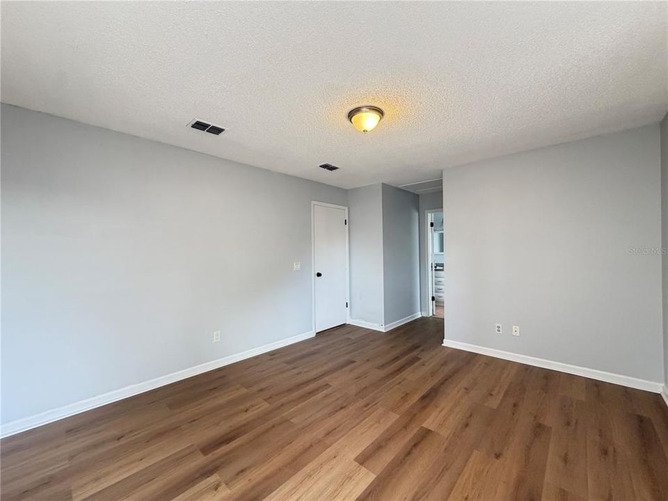 На продажу: $379,990 (3 спален, 2 ванн, 1464 Квадратных фут)
