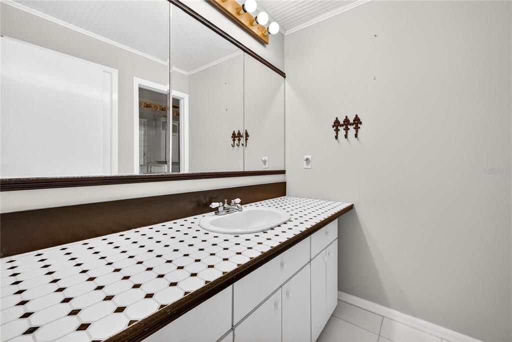 На продажу: $599,000 (5 спален, 3 ванн, 3228 Квадратных фут)