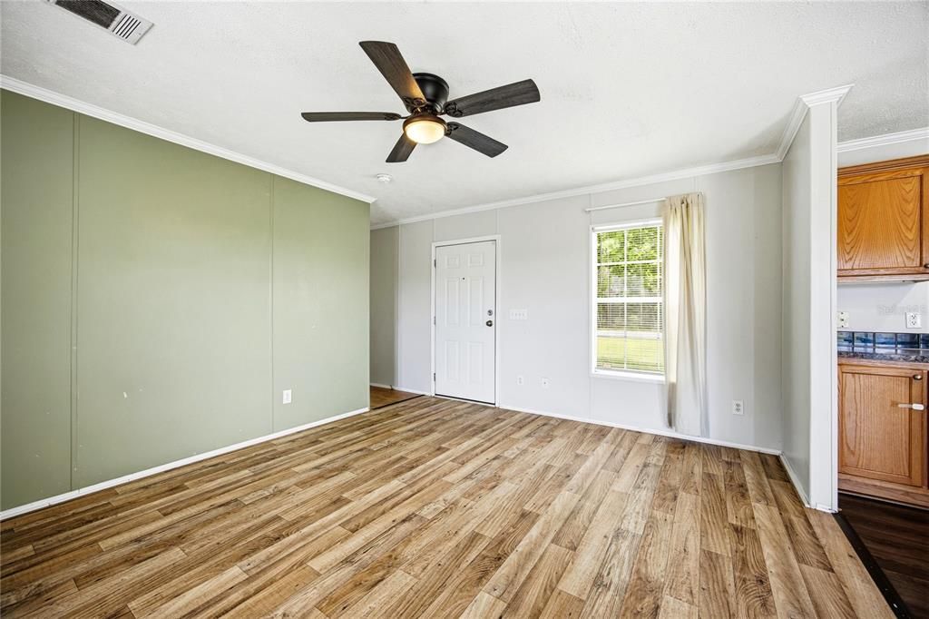 Active With Contract: $169,000 (3 beds, 2 baths, 1216 Square Feet)