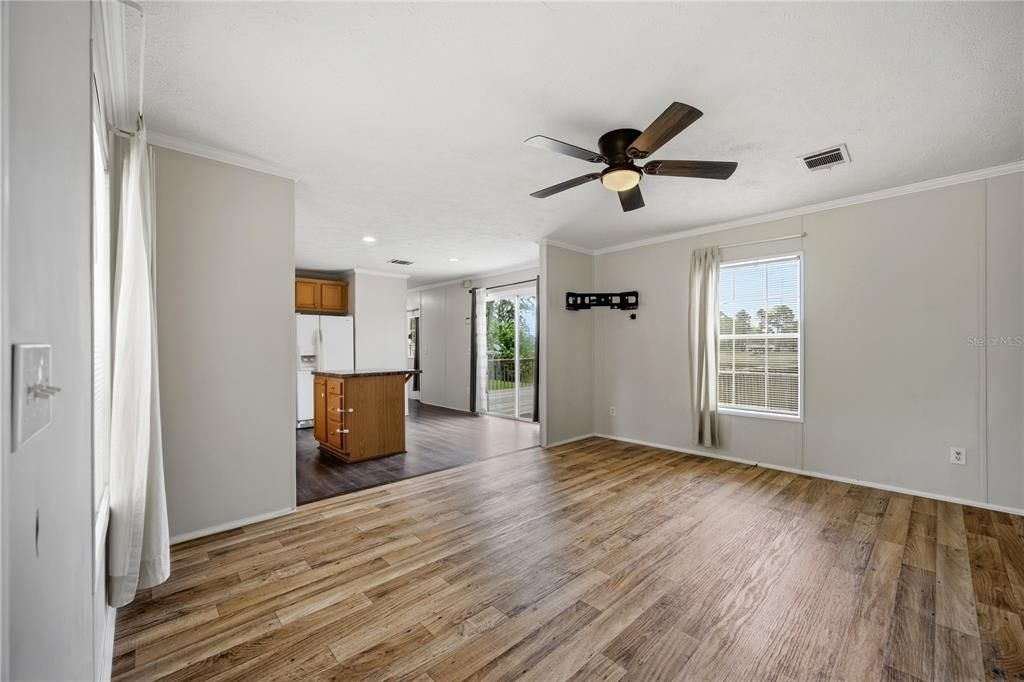 Active With Contract: $169,000 (3 beds, 2 baths, 1216 Square Feet)