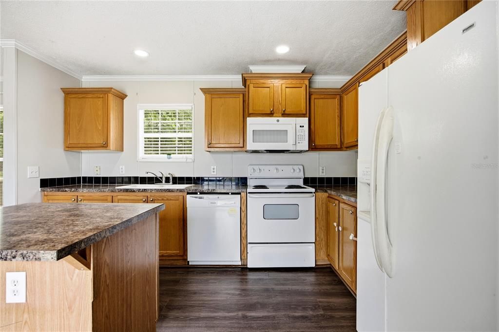 Active With Contract: $169,000 (3 beds, 2 baths, 1216 Square Feet)