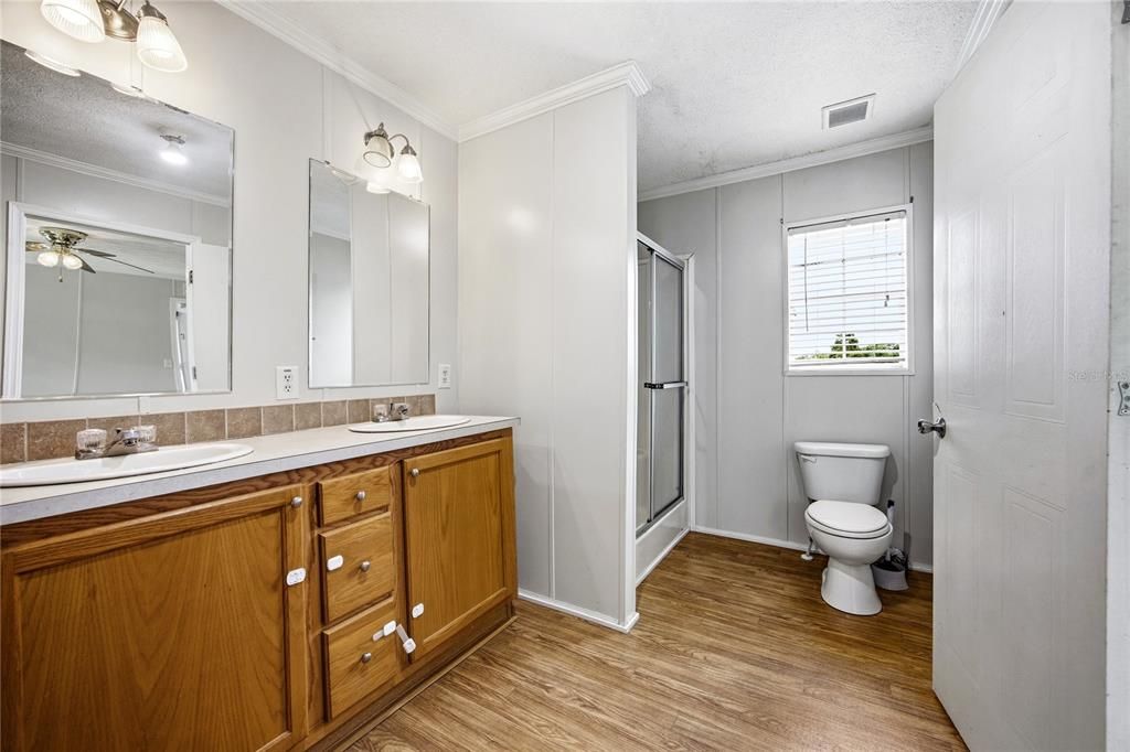 Active With Contract: $169,000 (3 beds, 2 baths, 1216 Square Feet)