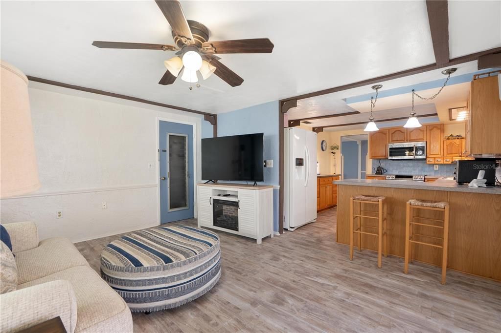 For Sale: $239,000 (2 beds, 2 baths, 1634 Square Feet)
