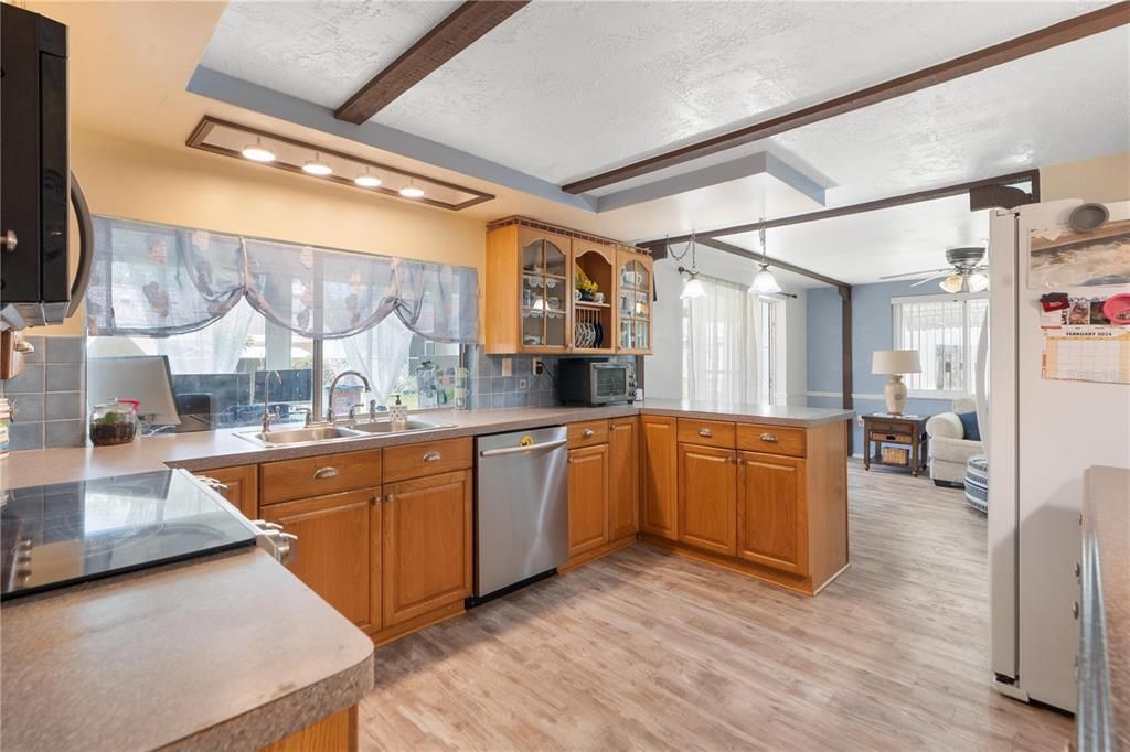 For Sale: $239,000 (2 beds, 2 baths, 1634 Square Feet)
