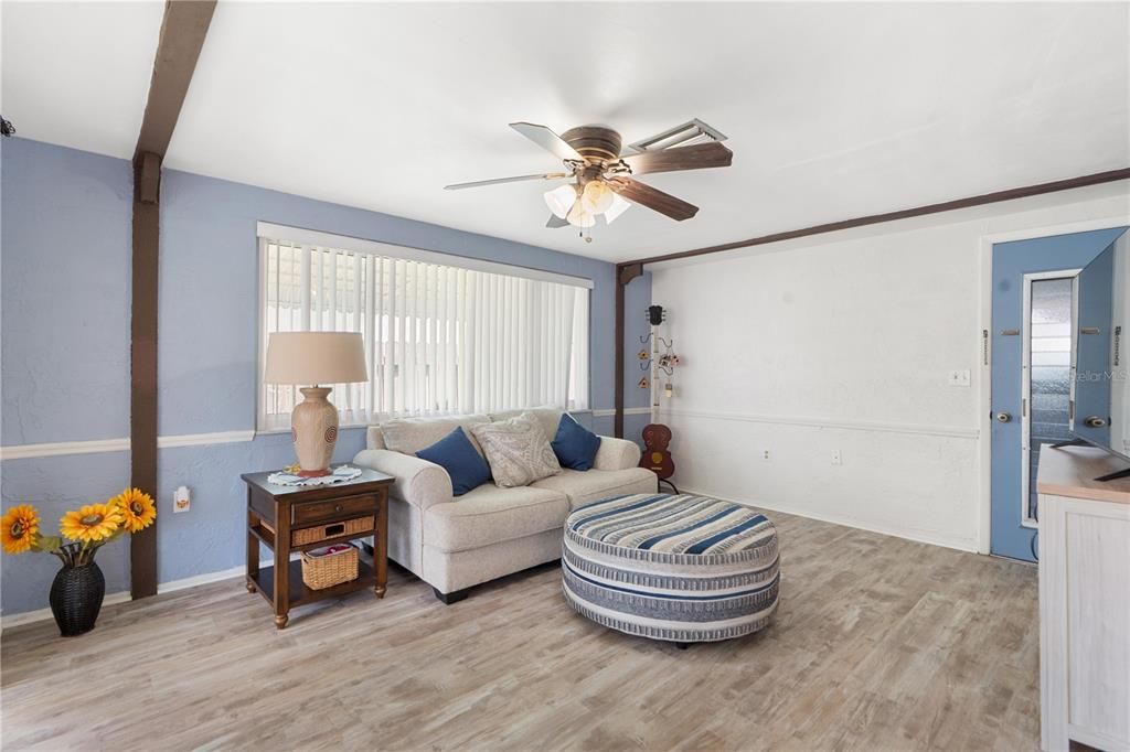 For Sale: $239,000 (2 beds, 2 baths, 1634 Square Feet)