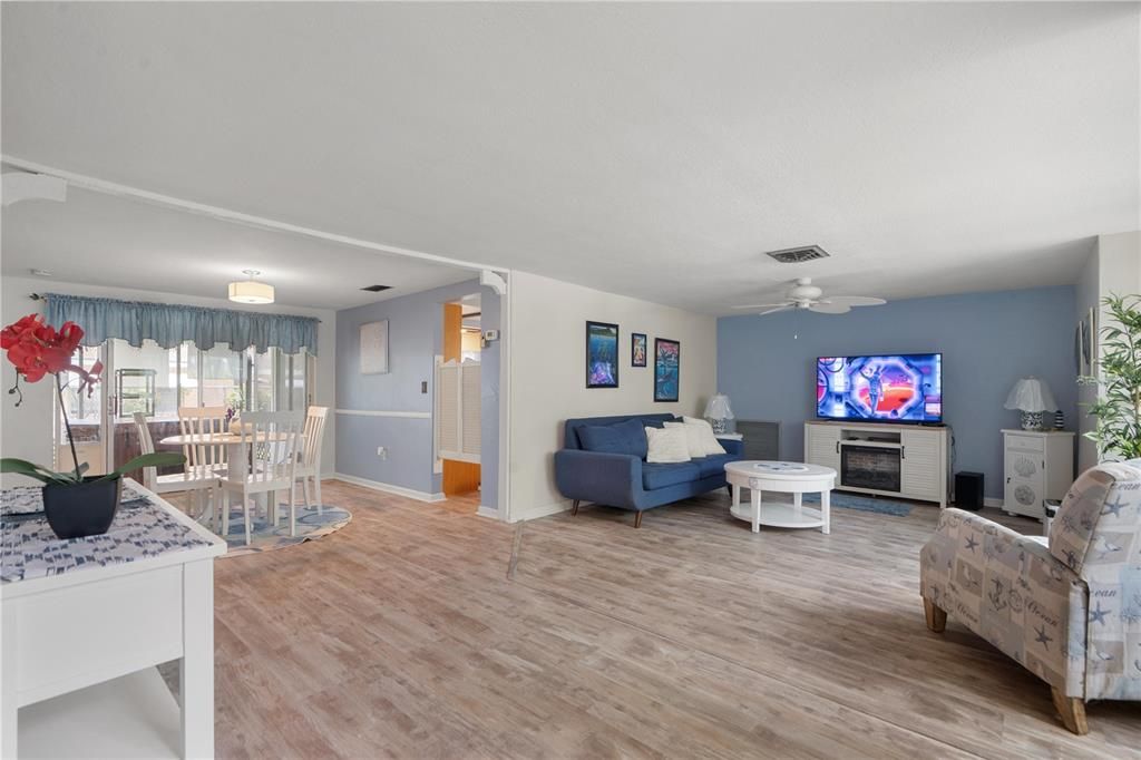 For Sale: $239,000 (2 beds, 2 baths, 1634 Square Feet)