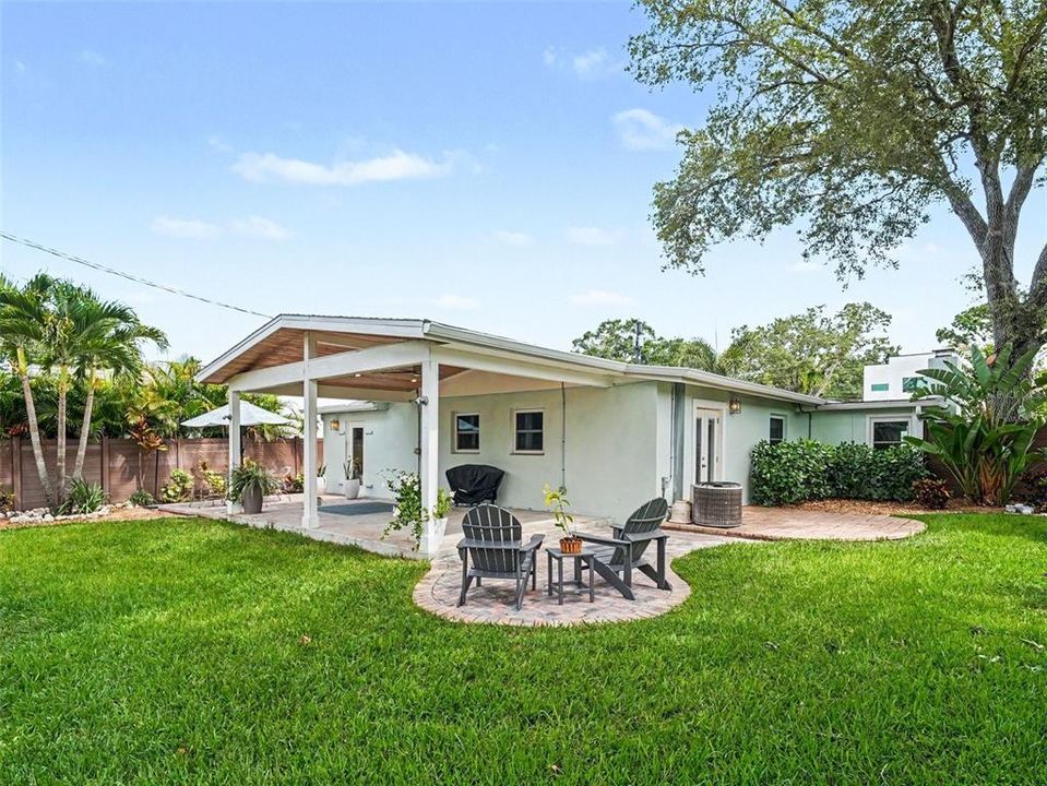 For Sale: $575,000 (3 beds, 2 baths, 1000 Square Feet)