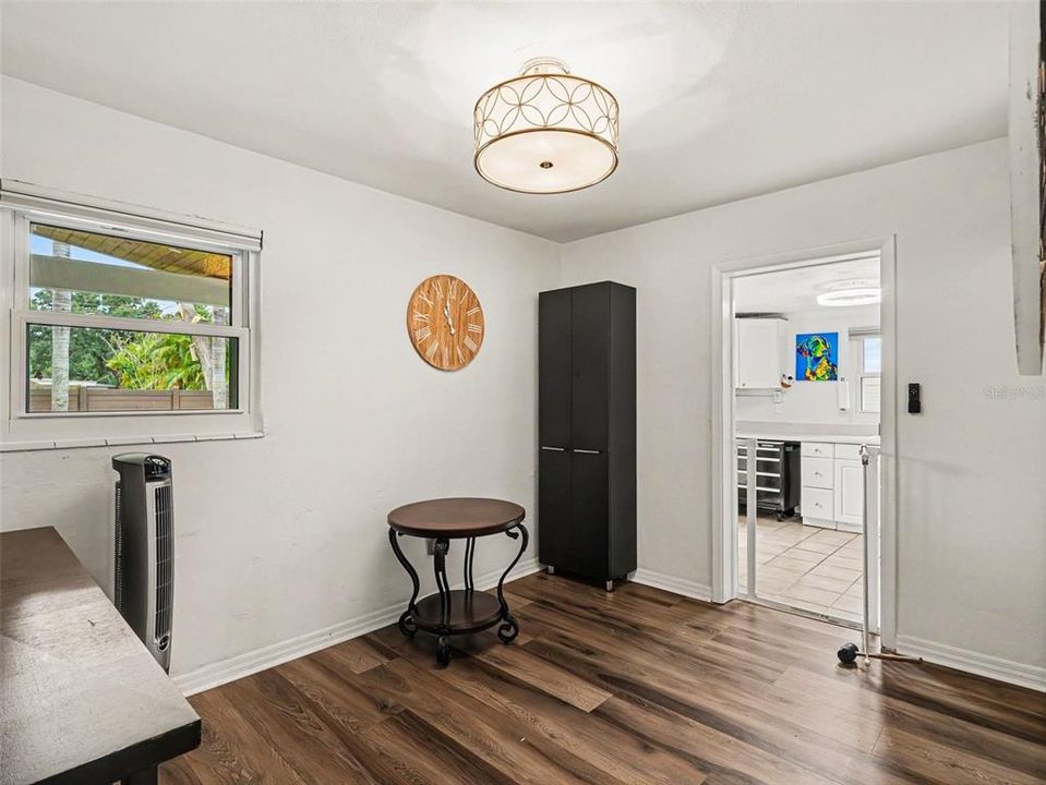 For Sale: $575,000 (3 beds, 2 baths, 1000 Square Feet)