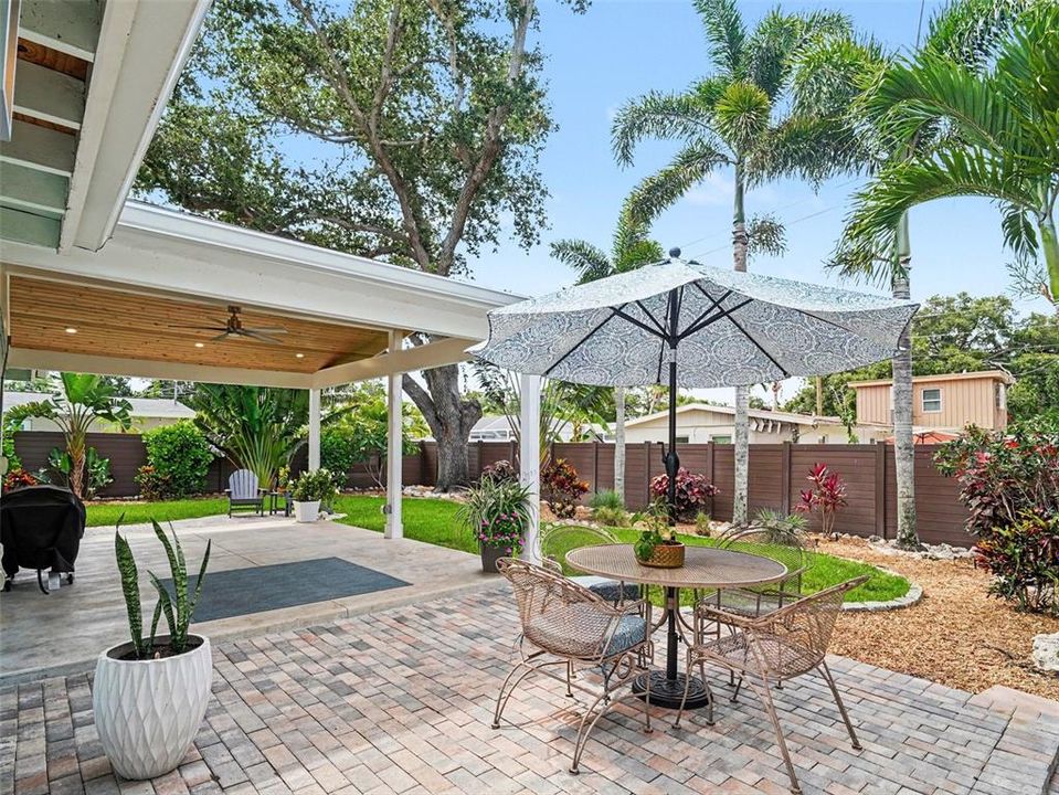 For Sale: $575,000 (3 beds, 2 baths, 1000 Square Feet)