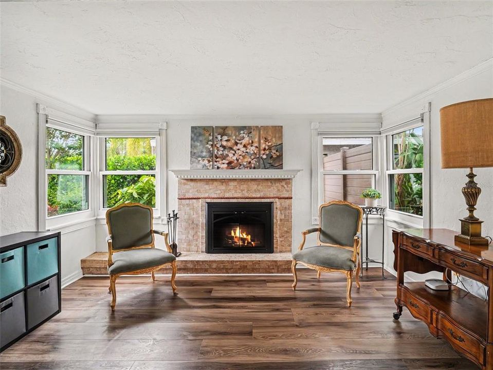 For Sale: $575,000 (3 beds, 2 baths, 1000 Square Feet)