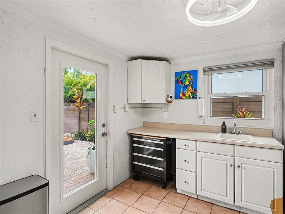 For Sale: $575,000 (3 beds, 2 baths, 1000 Square Feet)