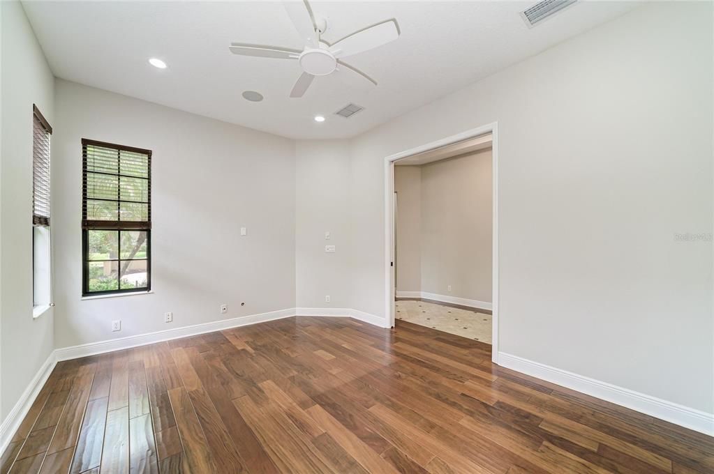 For Sale: $569,900 (2 beds, 2 baths, 2215 Square Feet)