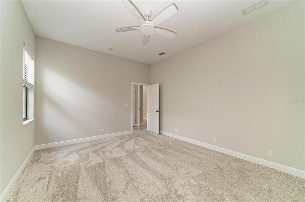 For Sale: $569,900 (2 beds, 2 baths, 2215 Square Feet)