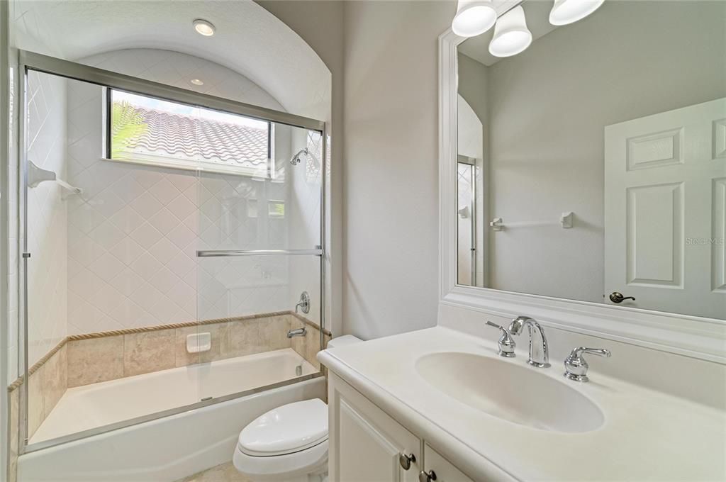 For Sale: $569,900 (2 beds, 2 baths, 2215 Square Feet)