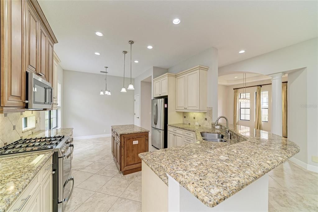 For Sale: $569,900 (2 beds, 2 baths, 2215 Square Feet)