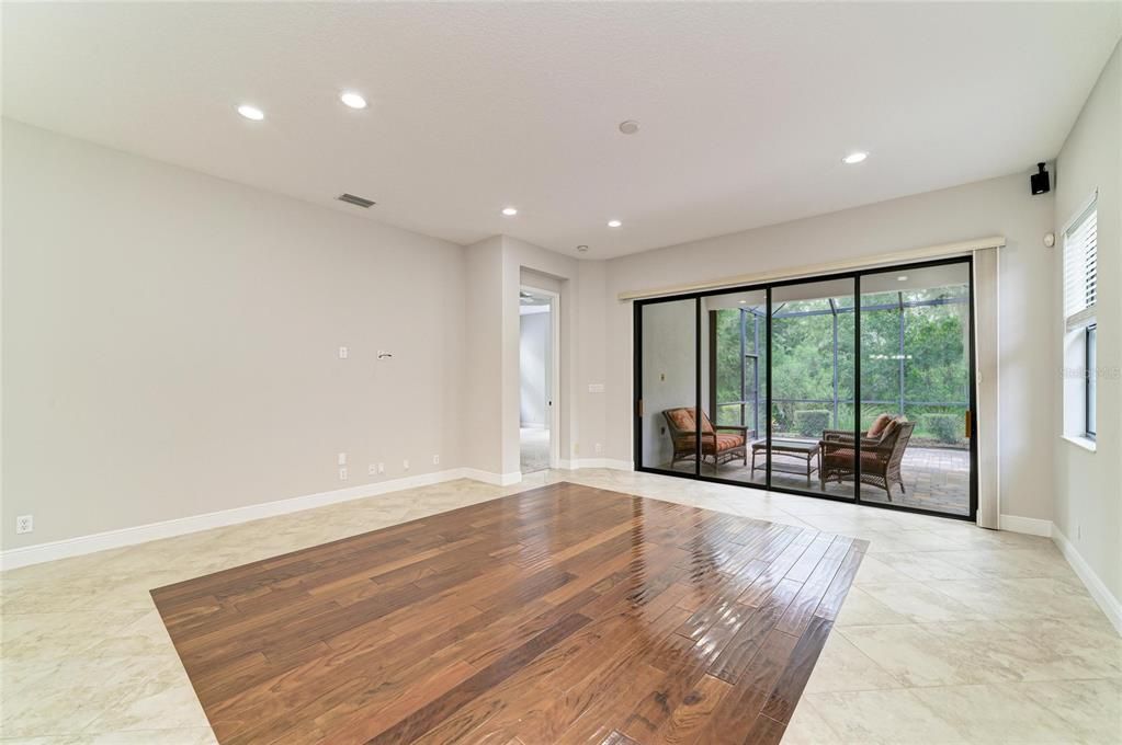For Sale: $569,900 (2 beds, 2 baths, 2215 Square Feet)