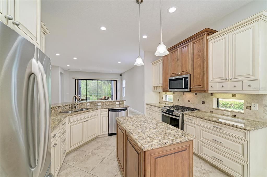 For Sale: $569,900 (2 beds, 2 baths, 2215 Square Feet)