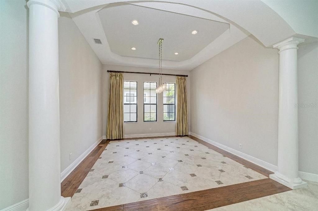 For Sale: $569,900 (2 beds, 2 baths, 2215 Square Feet)
