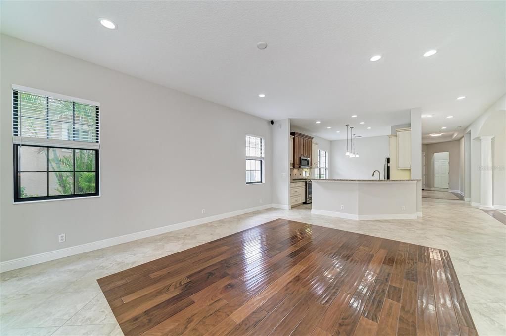 For Sale: $569,900 (2 beds, 2 baths, 2215 Square Feet)