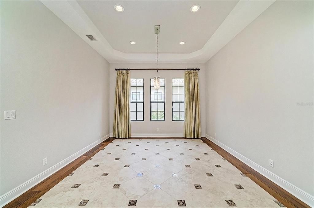 For Sale: $569,900 (2 beds, 2 baths, 2215 Square Feet)