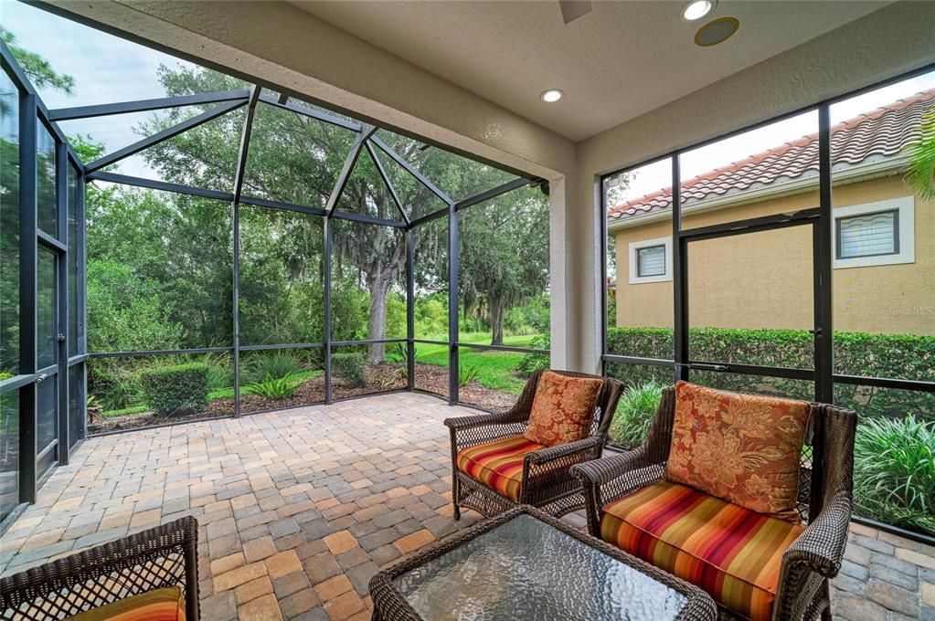 For Sale: $569,900 (2 beds, 2 baths, 2215 Square Feet)