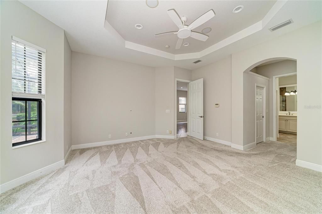 For Sale: $569,900 (2 beds, 2 baths, 2215 Square Feet)