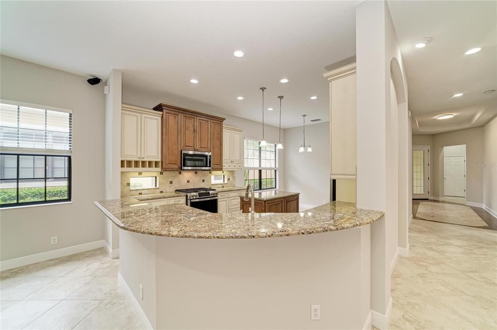 For Sale: $569,900 (2 beds, 2 baths, 2215 Square Feet)