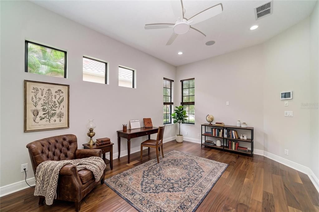 For Sale: $569,900 (2 beds, 2 baths, 2215 Square Feet)