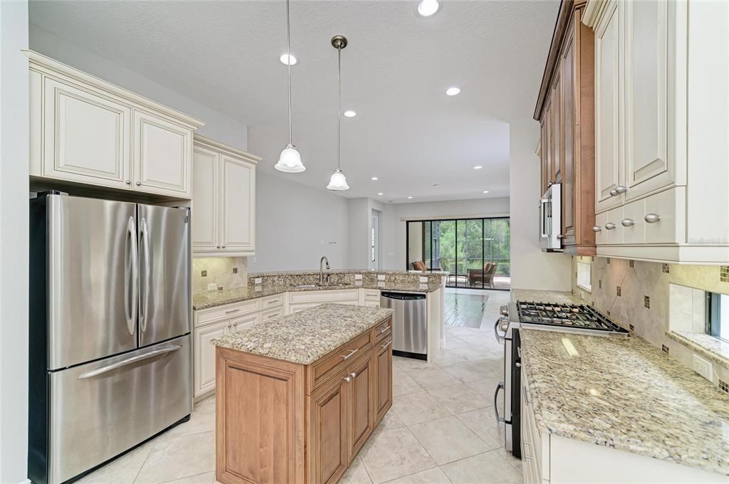 For Sale: $569,900 (2 beds, 2 baths, 2215 Square Feet)