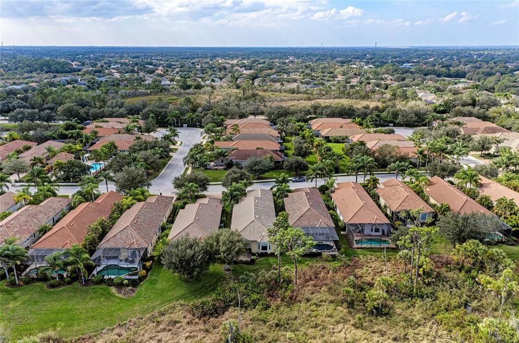 For Sale: $569,900 (2 beds, 2 baths, 2215 Square Feet)