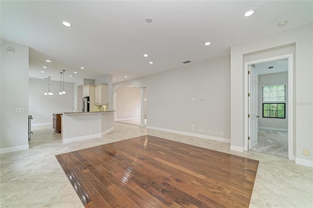 For Sale: $569,900 (2 beds, 2 baths, 2215 Square Feet)