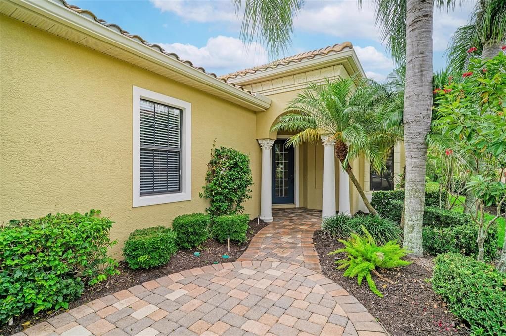 For Sale: $569,900 (2 beds, 2 baths, 2215 Square Feet)