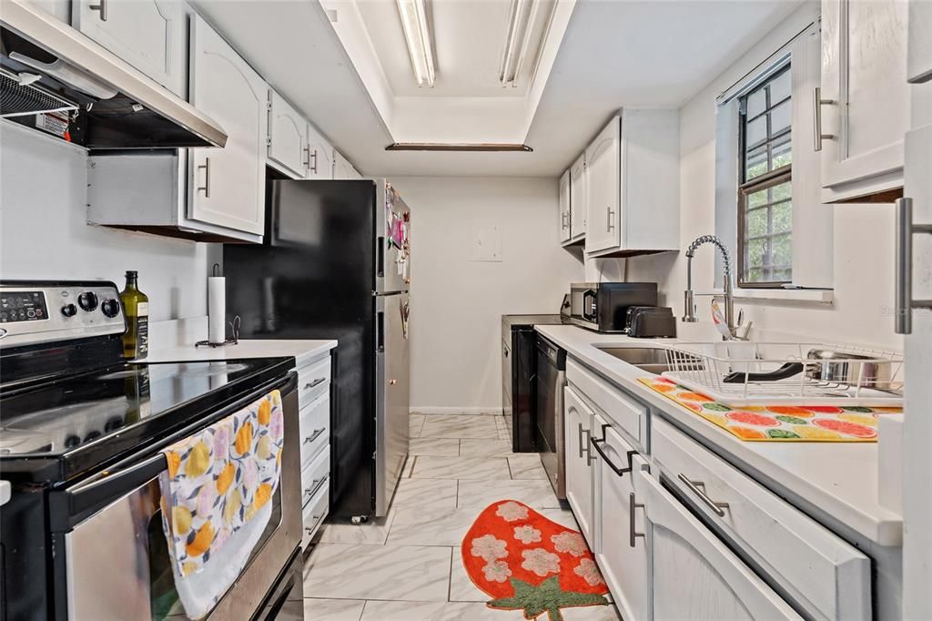 For Sale: $89,999 (2 beds, 2 baths, 976 Square Feet)