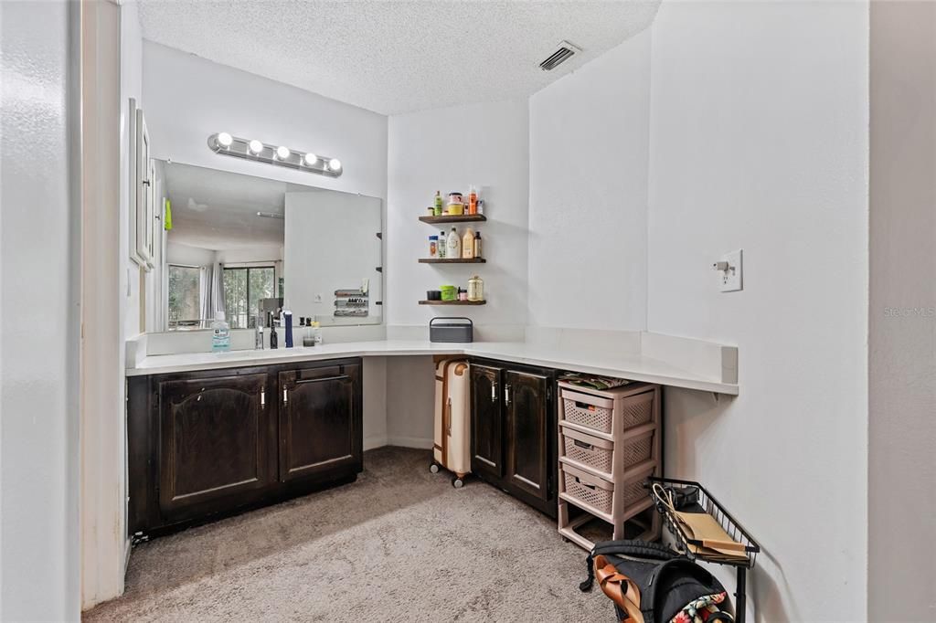 For Sale: $89,999 (2 beds, 2 baths, 976 Square Feet)