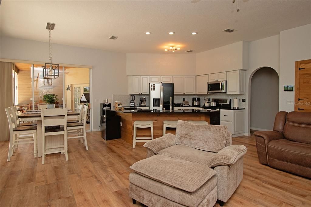 For Sale: $380,000 (3 beds, 2 baths, 2052 Square Feet)
