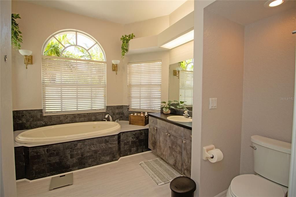 For Sale: $380,000 (3 beds, 2 baths, 2052 Square Feet)
