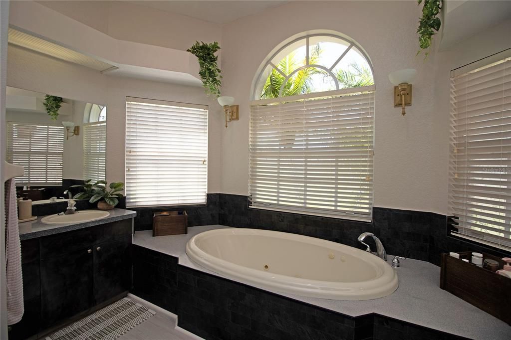 For Sale: $380,000 (3 beds, 2 baths, 2052 Square Feet)